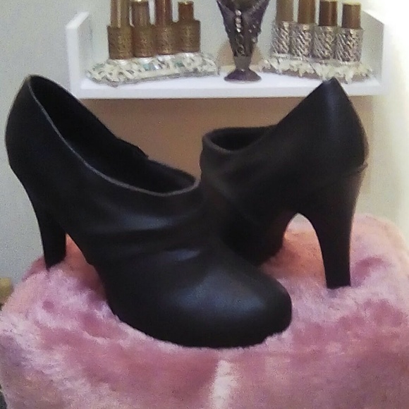 Madden Girl Shoes - NWT - Madden Girl Ankle Boots - Size 7.5